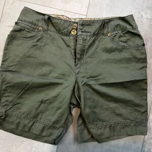 Ruff Hewn green shorts 10 Bermuda